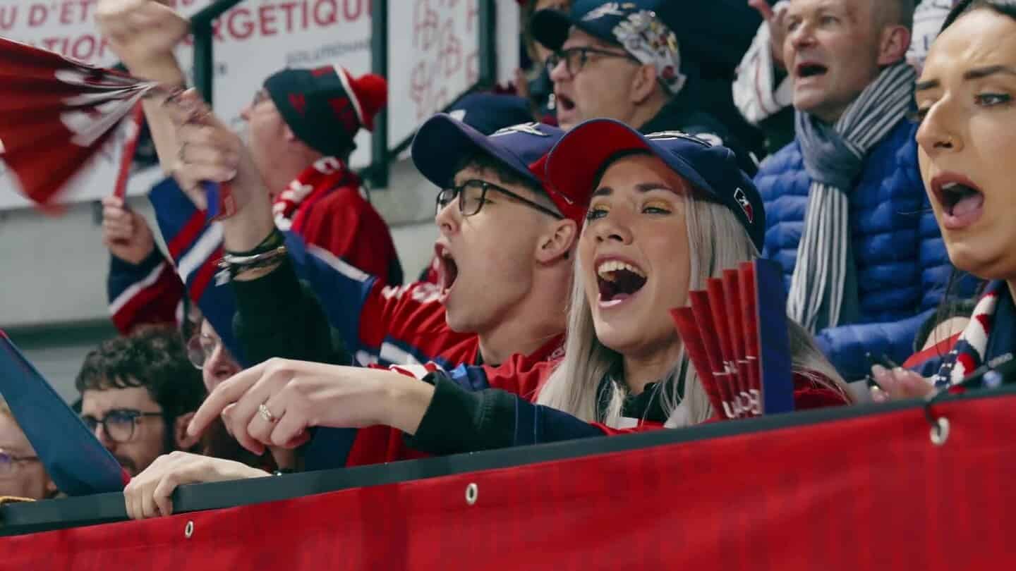 Jeune femme supportrice duc angers
